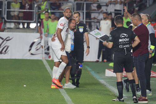 EXCLUSIV Încă o lovitură pentru Dan Petrescu » Titularul de la CFR Cluj s-a „rupt”: primul diagnostic