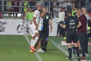 Încă o lovitură pentru Dan Petrescu » Titularul de la CFR Cluj s-a „rupt”: primul diagnostic