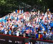 Spectatorii din Iași au adus cu ei steaguri tricolore FOTO Roxana Fleșeru