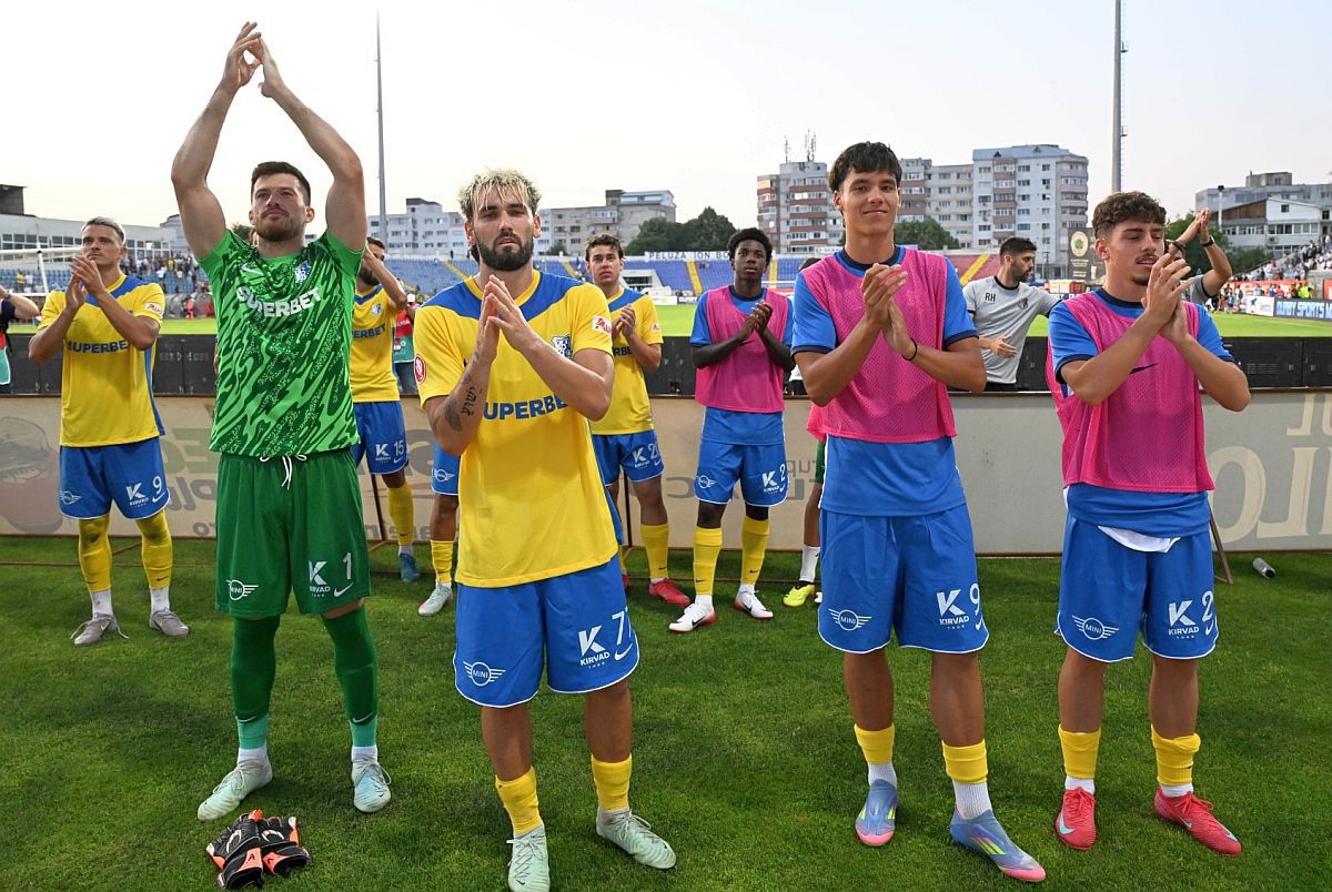 „Regii” sponsorilor în Superligă: nu se apropie de austrieci, dar o formație din România este „burdușită” de sigle! La polul opus, singura echipă cu ZERO parteneri