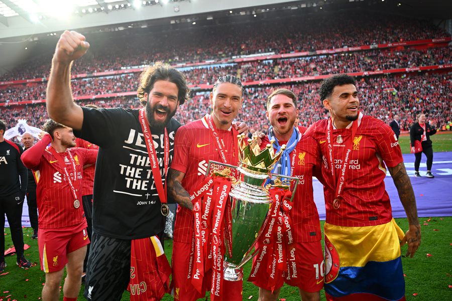 Luis Diaz (dreapta), sărbătorind triumful cu Liverpool din Premier League (sezonul 2024/2025) // FOTO: Getty Images Răsturnare de situație la Bayern » Jucătorul lui Liverpool a devenit prioritatea bavarezilor!