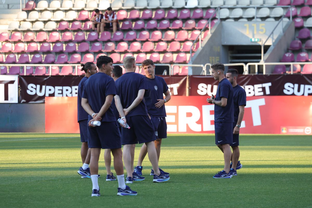 Imagini de pe gazon înainte de Rapid - CFR Cluj/ foto: Ionuț Iordache (GSP)