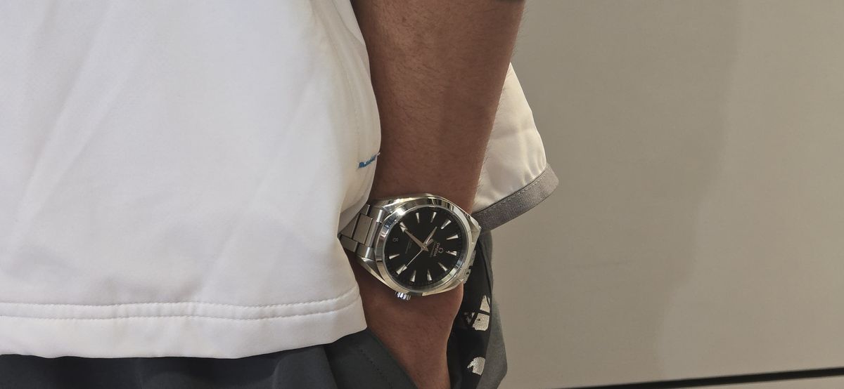 Ceasul purtat de David Popovici, la plecarea către Singapore