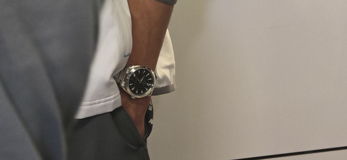 Ceasul purtat de David Popovici, la plecarea către Singapore