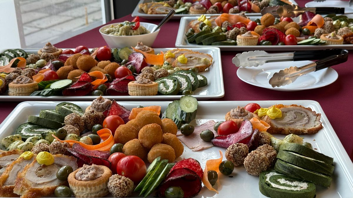 Meniul primit de fani la Rapid - CFR Cluj