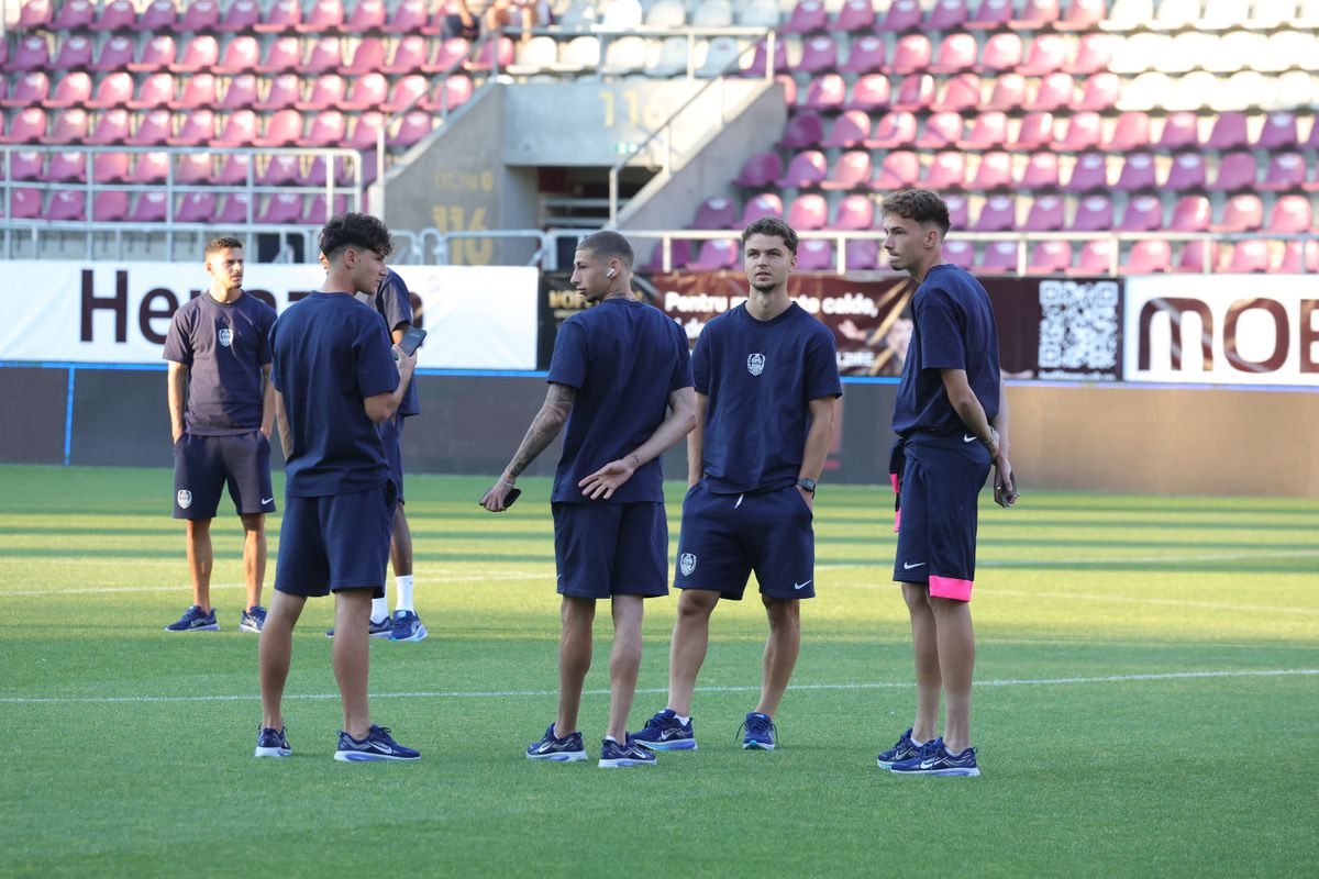 Imagini de pe gazon înainte de Rapid - CFR Cluj/ foto: Ionuț Iordache (GSP)