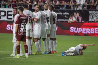 Note bune pentru muncitori. Vedetele, „lovite” de valul de căldură!