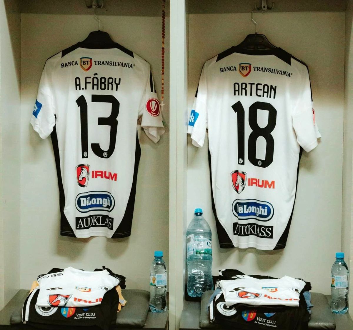 „Regii” sponsorilor în Superligă: nu se apropie de austrieci, dar o formație din România este „burdușită” de sigle! La polul opus, singura echipă cu ZERO parteneri