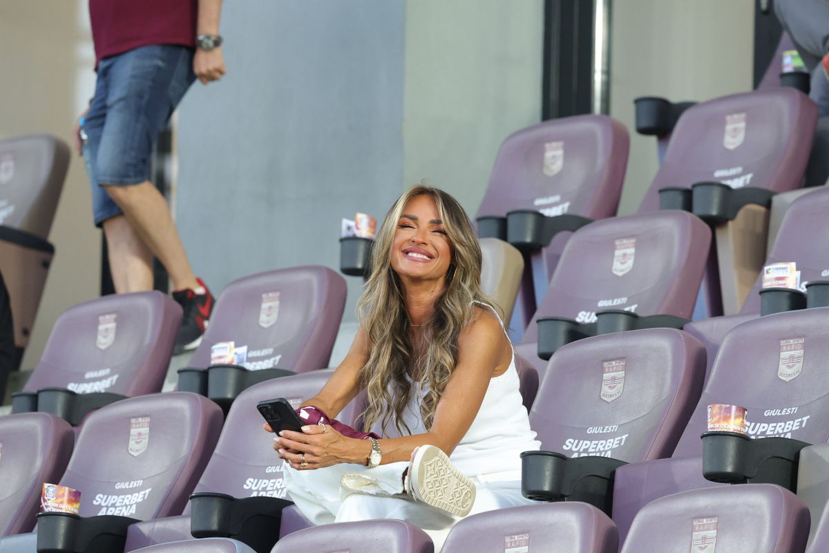 „Singură împotriva tuturor” în tribune la Rapid - CFR Cluj