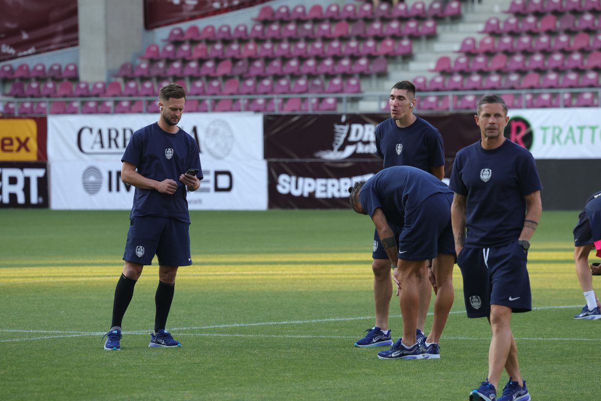 Imagini de pe gazon înainte de Rapid - CFR Cluj/ foto: Ionuț Iordache (GSP)