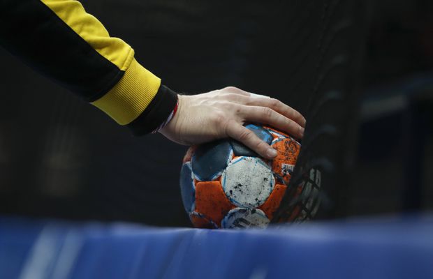 Scandal uriaș la federație! Cluburile sunt pe marginea prăpastiei, oficialii „au spart” 21.000 de euro pe alcool