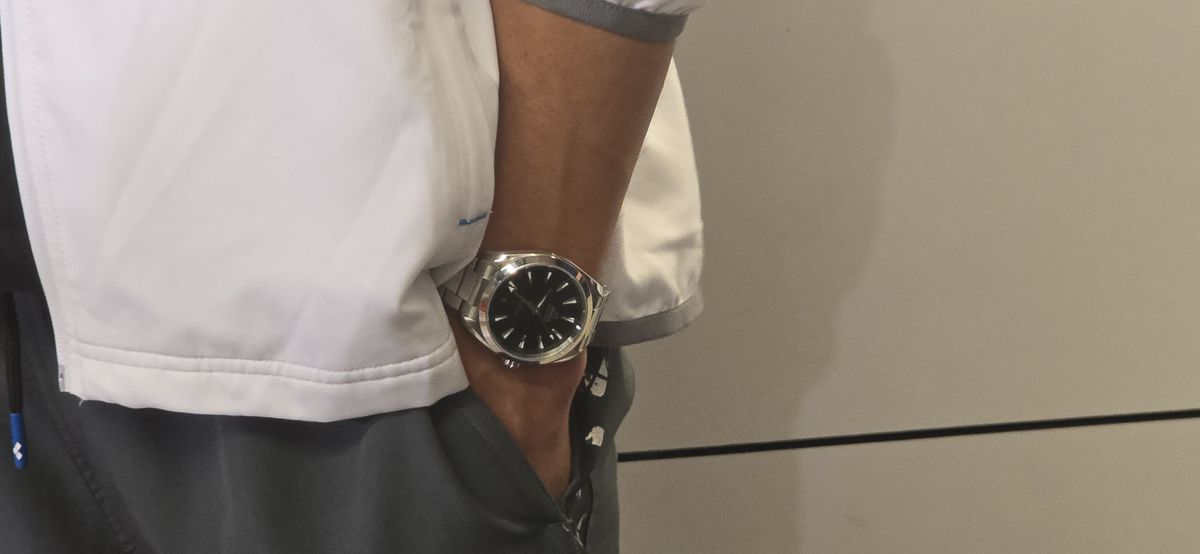 Ceasul purtat de David Popovici, la plecarea către Singapore