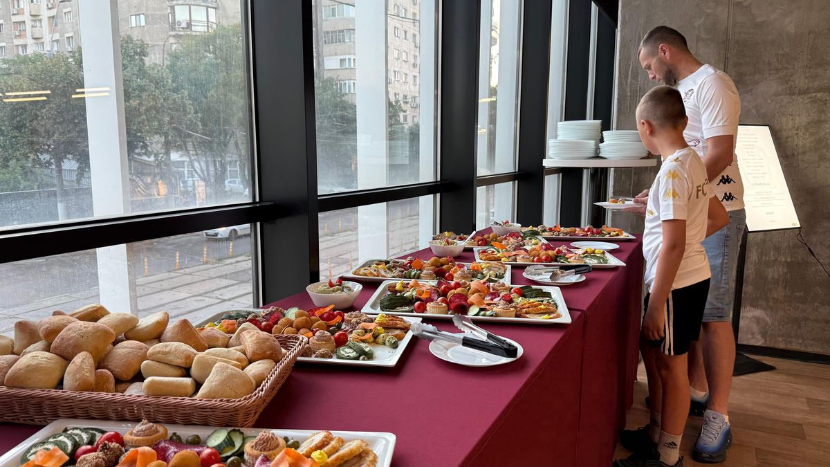 Meniul primit de fani la Rapid - CFR Cluj