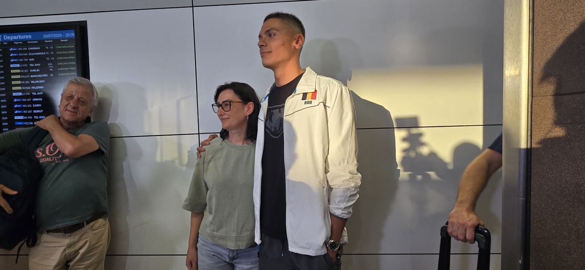 Ceasul purtat de David Popovici, la plecarea către Singapore