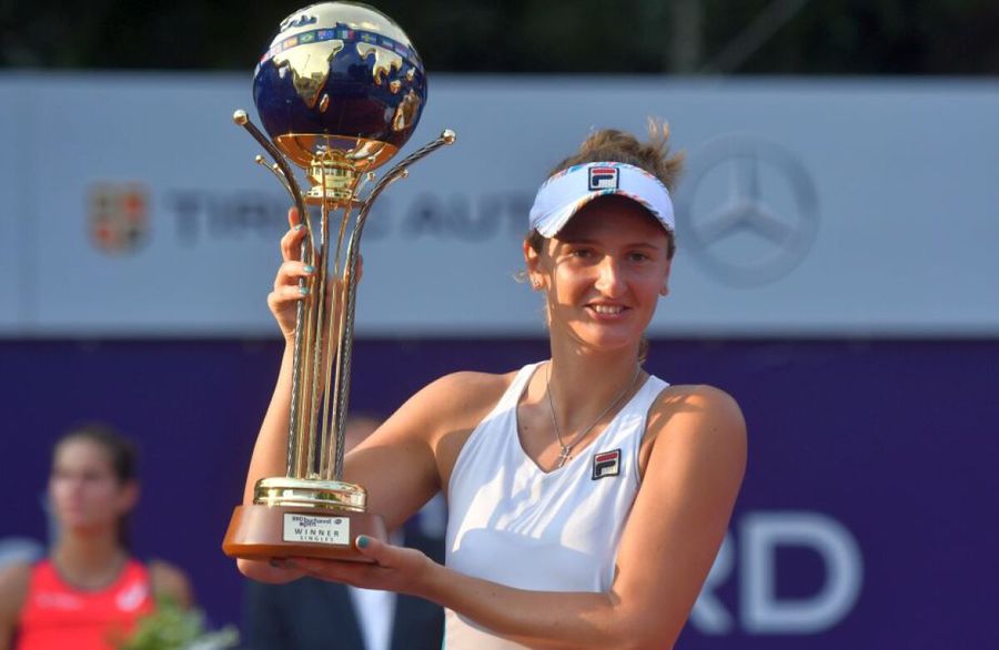 Irina Begu și trofeul de la București FOTO GSP Irina Begu, călătorie printre amintiri de la trofeele WTA cucerite, între Tashkent 2012 și Iași 2025