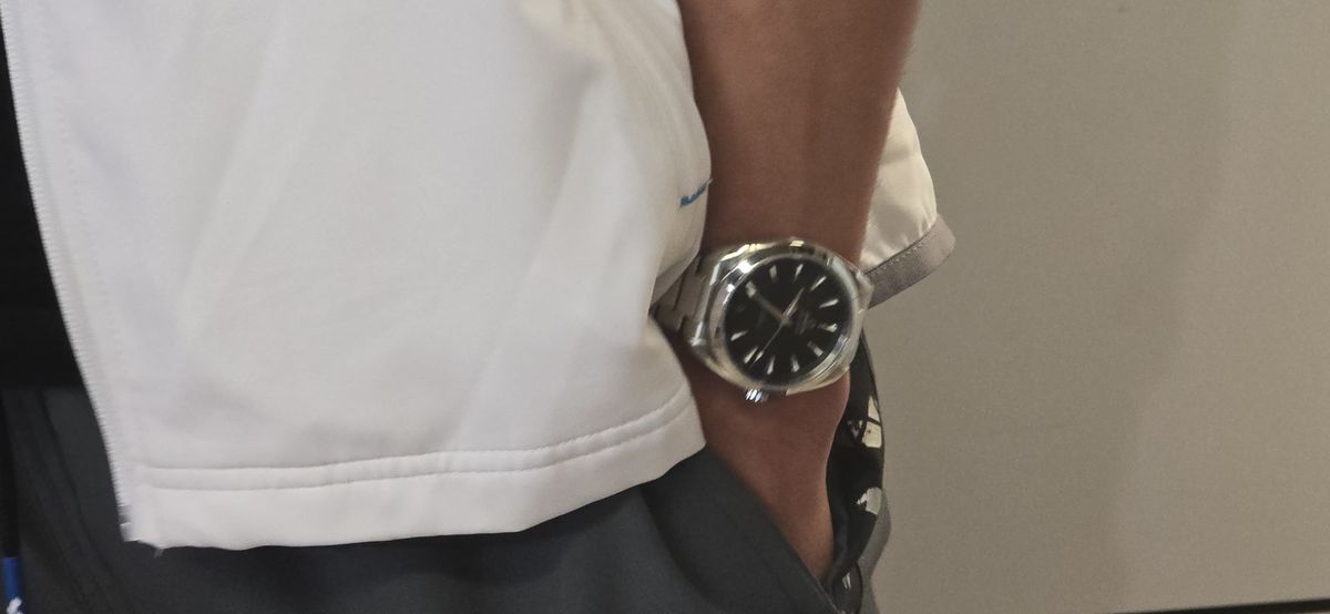 Ceasul purtat de David Popovici, la plecarea către Singapore