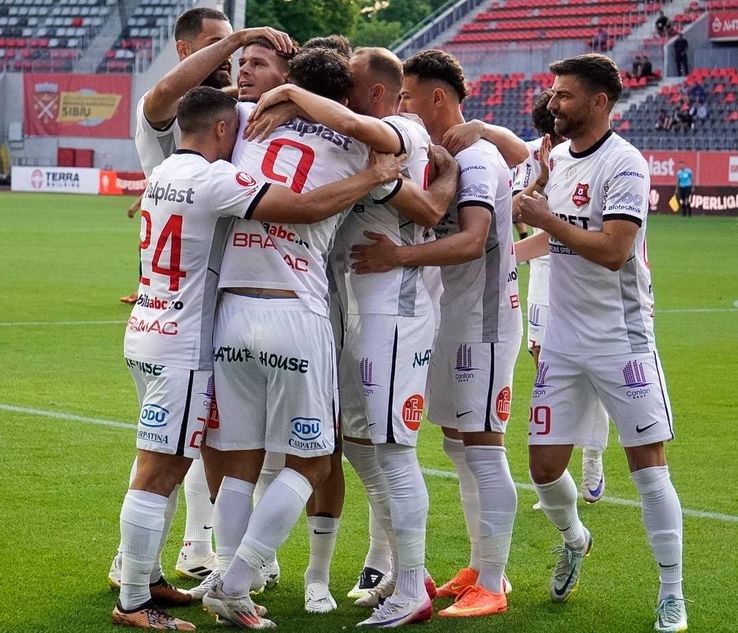 Hermannstadt are cei mai mulți sponsori diferiți pe echipamente, 14