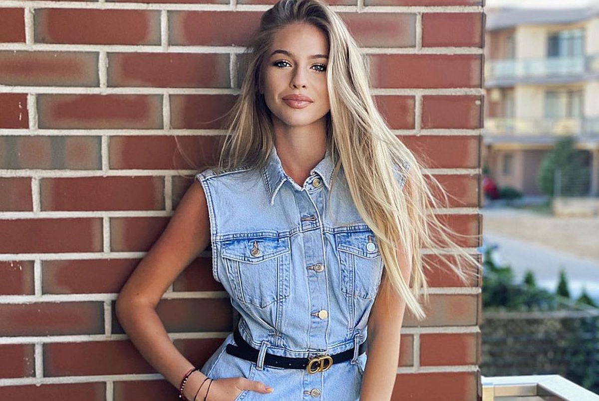 FOTO S-a transferat în Ungaria și își lasă superba iubită singură în România