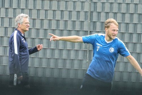 Ladislau Boloni, antrenorul în vârstă de 67 de ani, a fost prezentat în această după-amiază la Gent, vicecampioana Belgiei. Va debuta sâmbătă chiar împotriva lui Antwerp, fosta sa echipă. Foto: Photo News