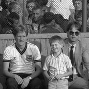 Edi Iordănescu, alături de tatăl său și de Boloni, la un meci în anii '80