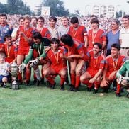 Cu mâna pe Cupa României 1987, după ce Steaua învingea marea rivală Dinamo pe fostul 