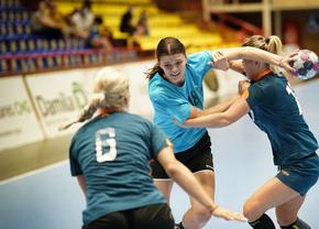 Ultimele noutăți din handbalul feminin » Vâlcea, neînvinsă în amicale, Brăila, succes important în Danemarca. Rapid și-a prezentat echipa
