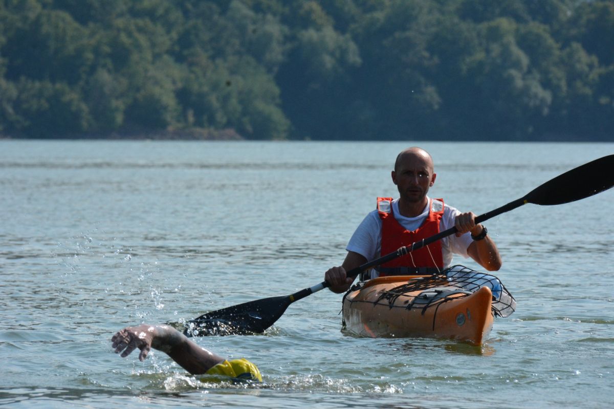 Mihai Badea a încheiat cu succes provocarea „Danube115” » A înotat pe Dunăre 32 de ore, fără oprire!