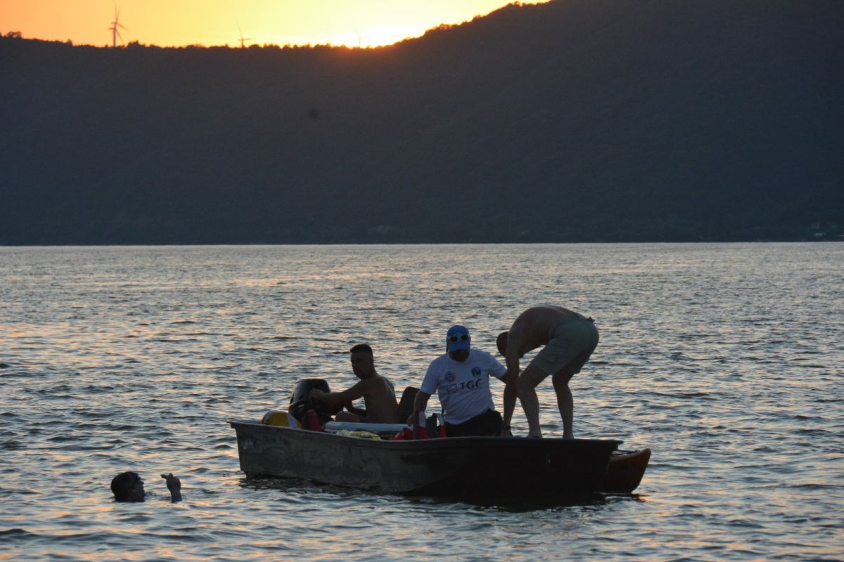 Mihai Badea a încheiat cu succes provocarea „Danube115” » A înotat pe Dunăre 32 de ore, fără oprire!