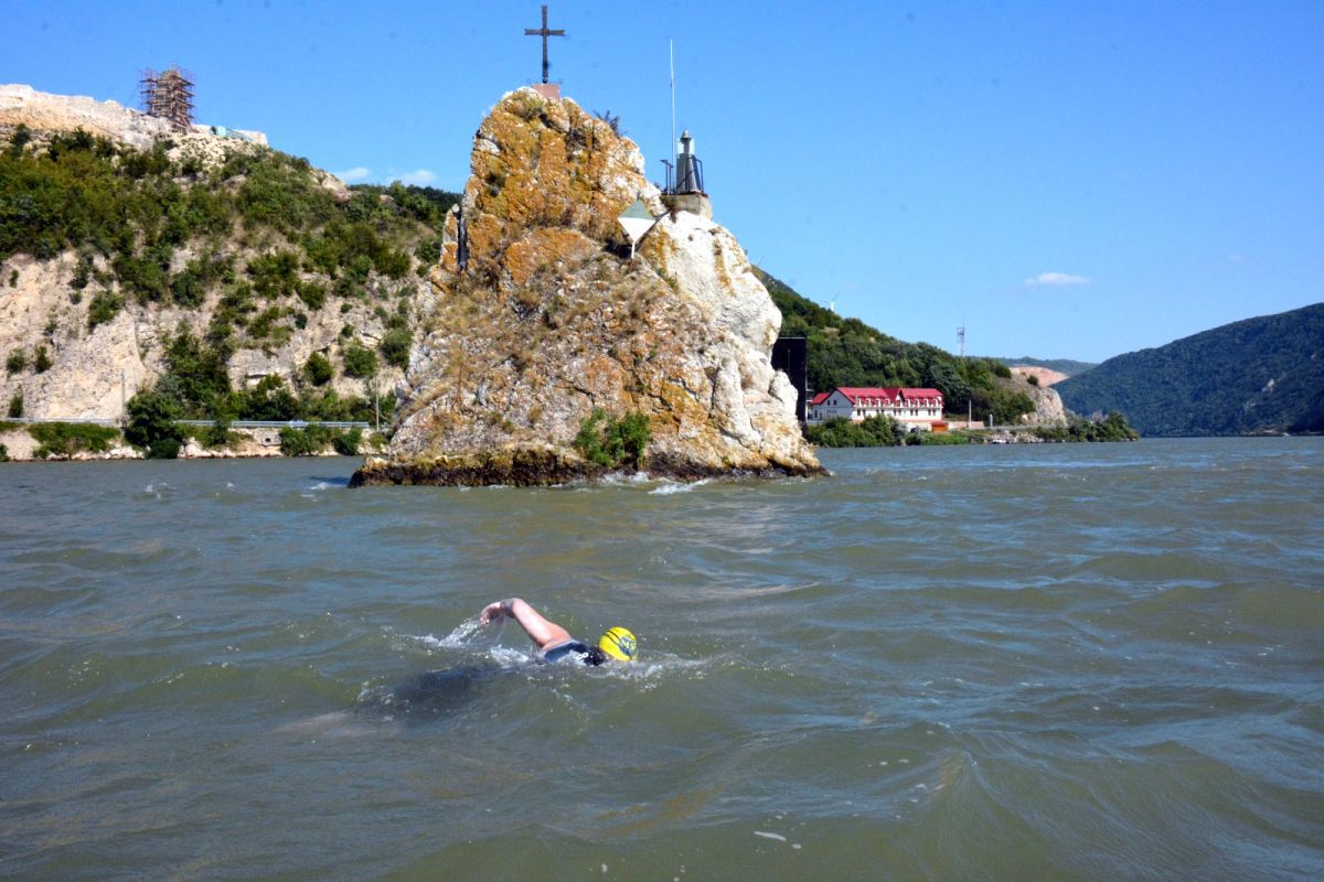 Jurnal de maraton » Poveștile uimitoare ale românului care a înotat 30 de ore fără oprire pe Dunăre: „Pe final am avut halucinații, vedeam tot felul de simboluri!”