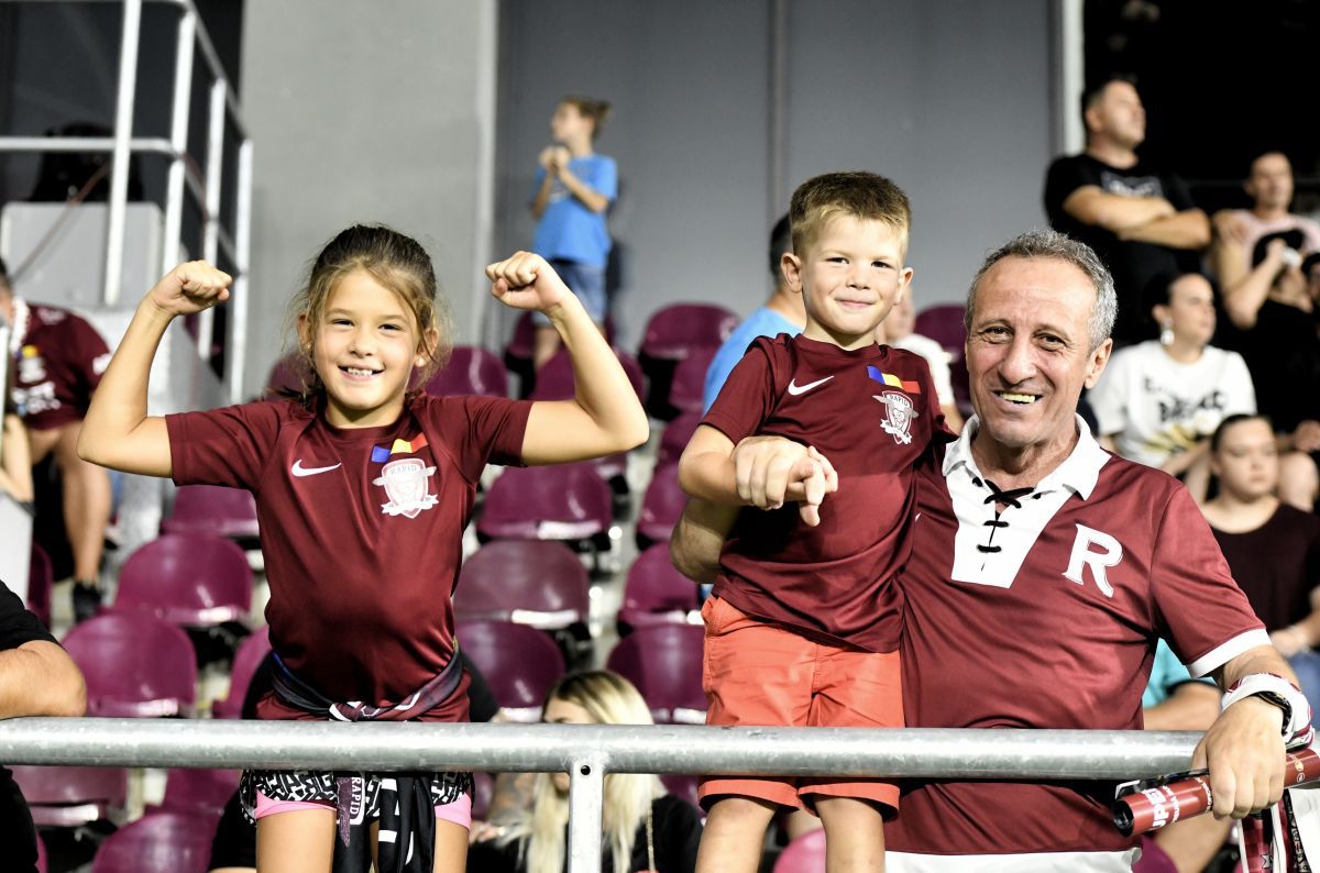 Moment impresionant în Giulești » Legenda Ion Motroc a dat lovitura de start: „Faceți loc, faceți loc, trece trupa lui Motroc!”