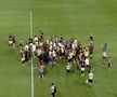 FOTO Rapid - UTA, suporteri pe teren la final 20.08.2022