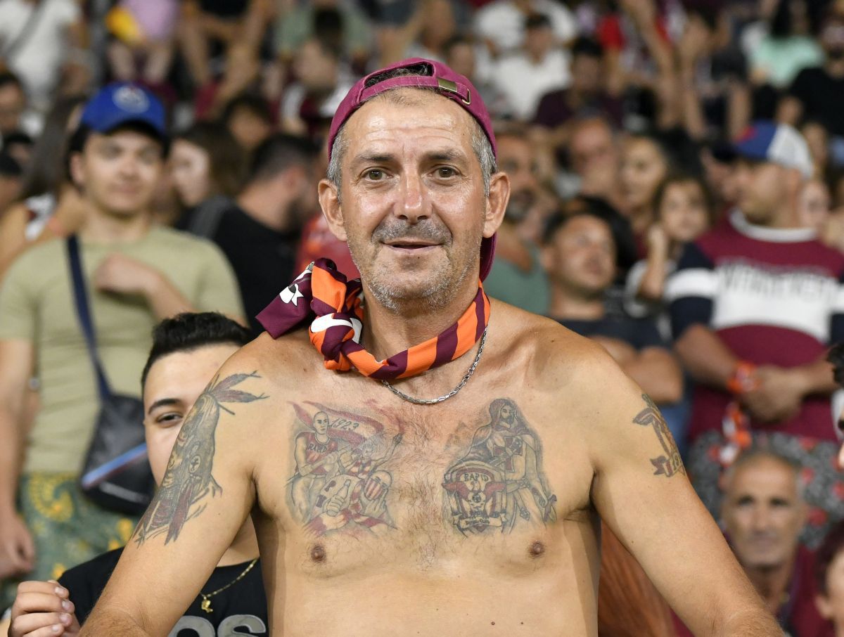 Moment impresionant în Giulești » Legenda Ion Motroc a dat lovitura de start: „Faceți loc, faceți loc, trece trupa lui Motroc!”