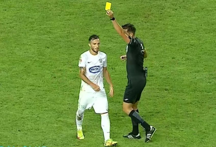 Dulca a văzut cartonașul galben din partea arbitrului arădean Mircea Ardelean