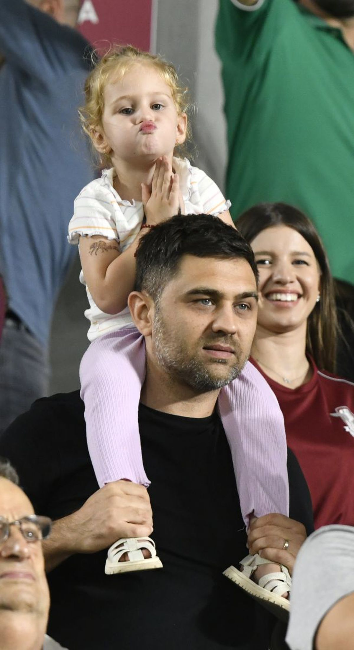 Moment impresionant în Giulești » Legenda Ion Motroc a dat lovitura de start: „Faceți loc, faceți loc, trece trupa lui Motroc!”