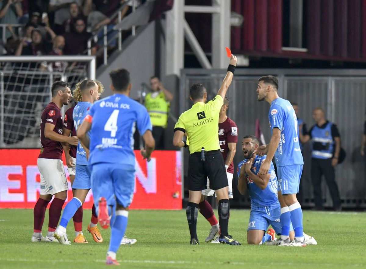 Poenaru a răbufnit în Giulești: „Nu meritau să câștige! Arbitrul a greșit când ne-a lăsat în 10”