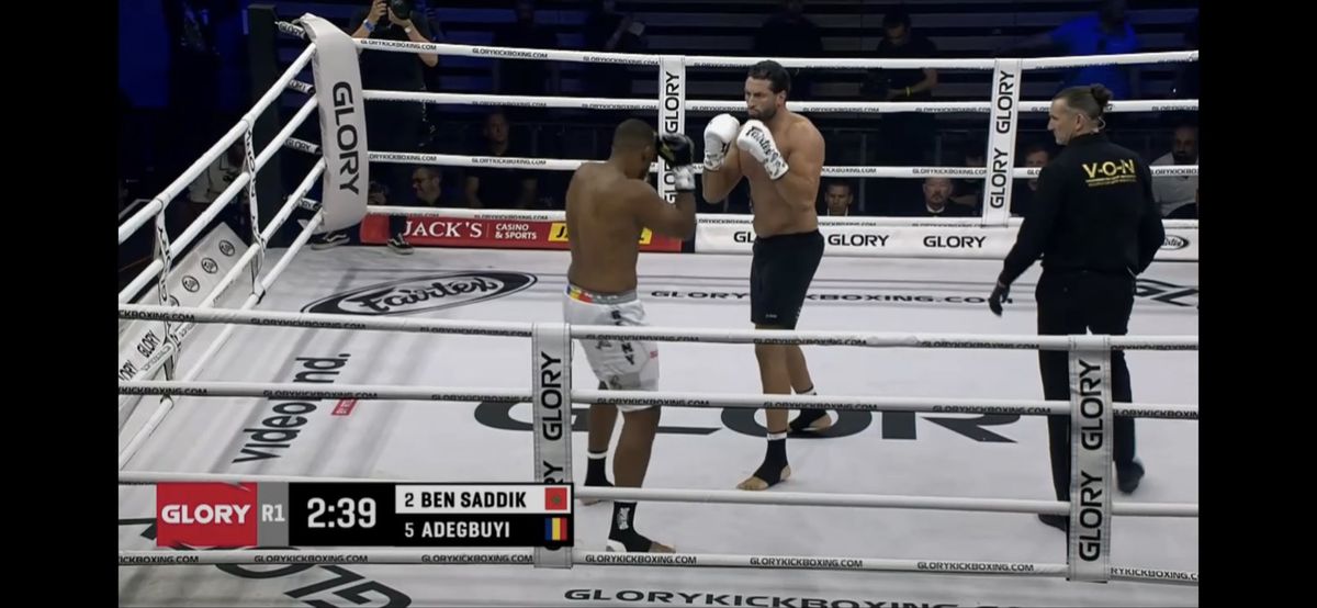 Sadic! Benny Adegbuyi, făcut KO de Jamal Ben Saddik, în main event-ul galei Glory Kickboxing 81