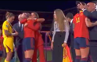 Gest controversat pe podium » Președintele Federației Spaniole a sărutat pe gură o campioană mondială. Reacția jucătoarei