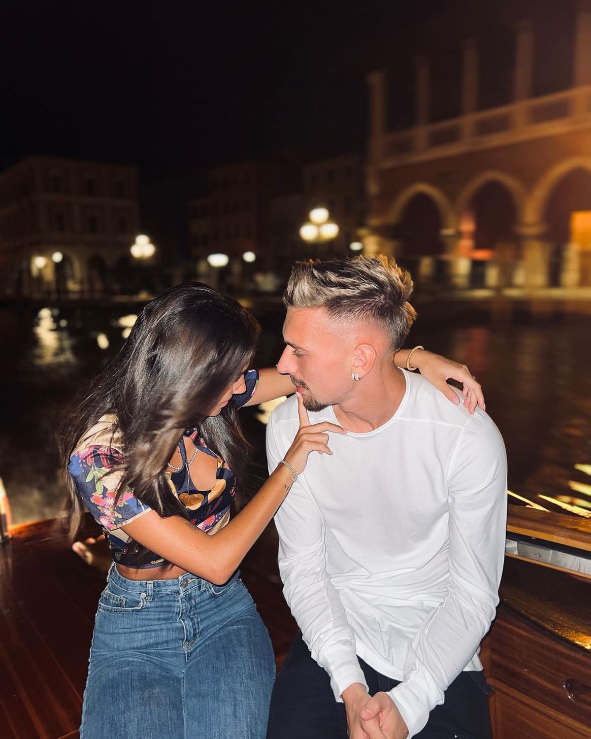 Iubita lui Ionuț Radu face senzație în costum de baie » Frumoasa italiancă l-a cucerit pe portarul român