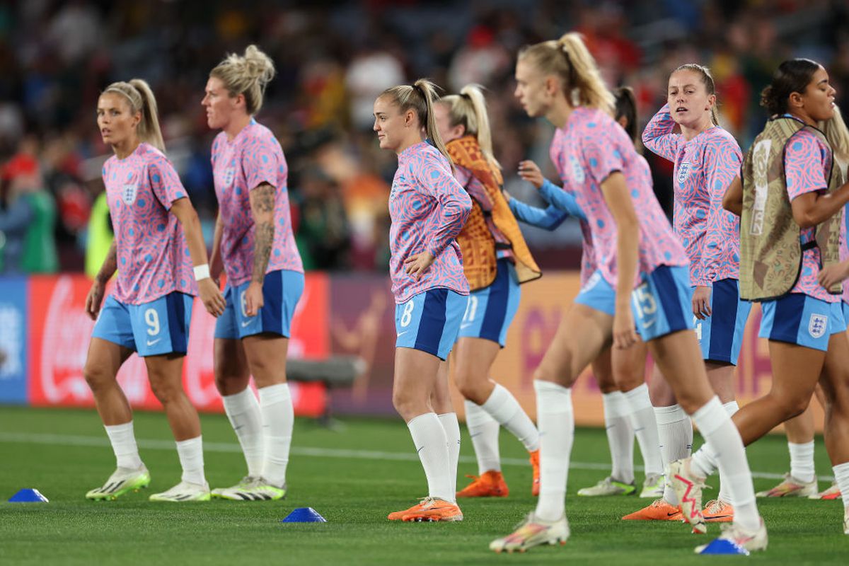 Imagini de la încălzire - Spania - Anglia, finala Campionatului Mondial de Fotbal Feminin