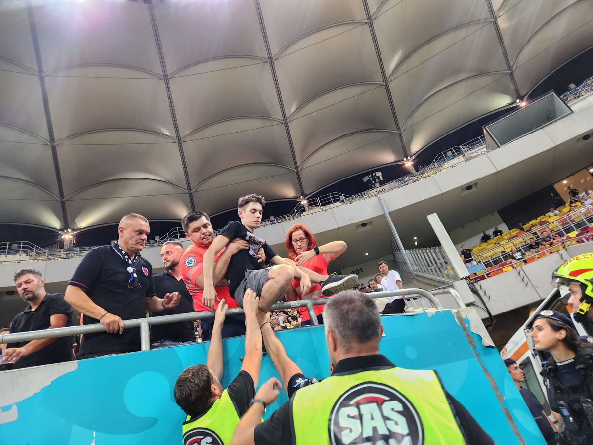Unui suporter i s-a făcut rău la FCSB - Poli Iași