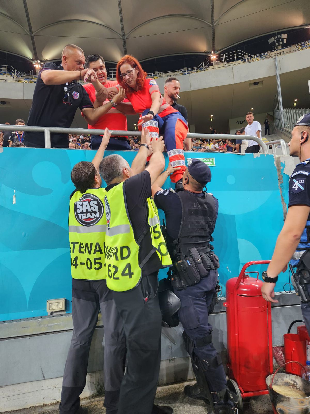 Unui suporter i s-a făcut rău la FCSB - Poli Iași