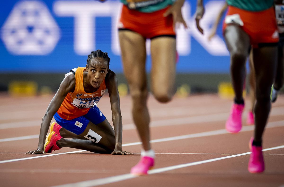 Scene incredibile la Mondialele de atletism: au pierdut două medalii de aur în câteva minute după două căzături în fața liniei de sosire