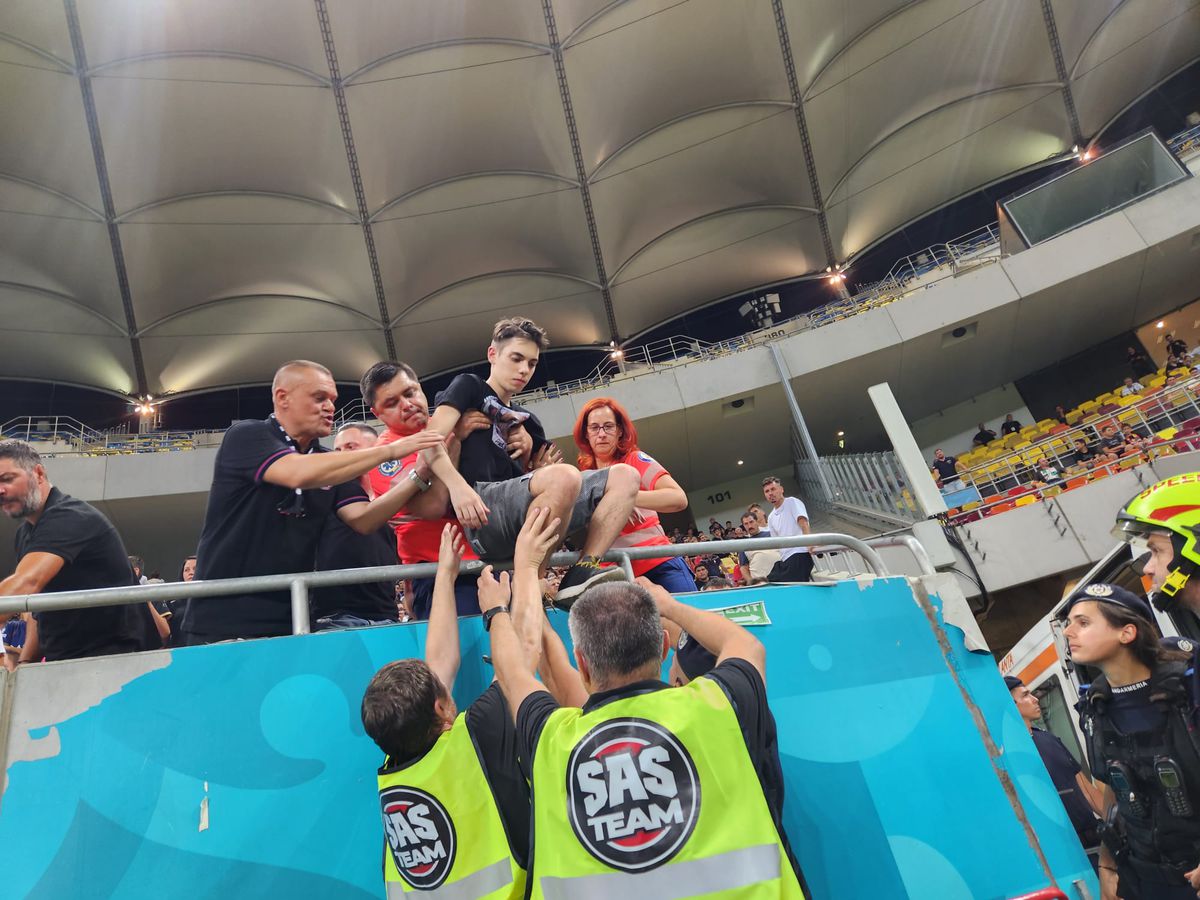 Unui suporter i s-a făcut rău la FCSB - Poli Iași