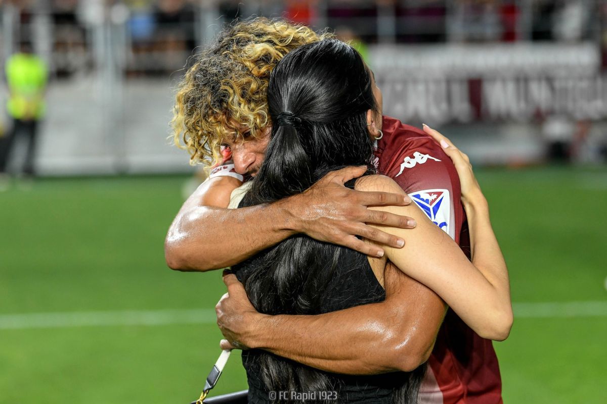 „Gender reveal” în fața peluzei, imediat după Rapid - Farul: Papeau va fi tată de băiețel!