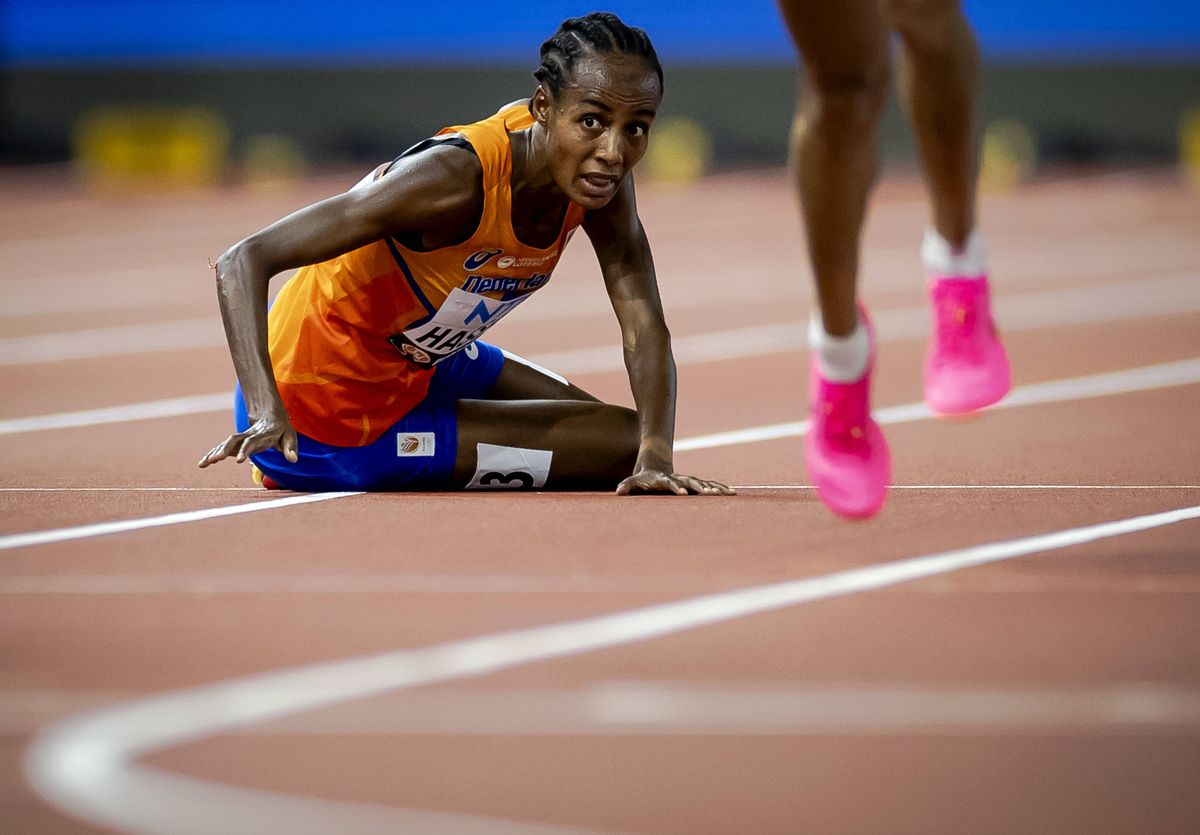 Scene incredibile la Mondialele de atletism: au pierdut două medalii de aur în câteva minute după două căzături în fața liniei de sosire