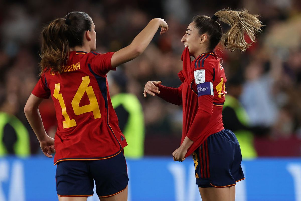 Gest controversat pe podium » Președintele Federației Spaniole a sărutat pe gură o campioană mondială. Reacția jucătoarei