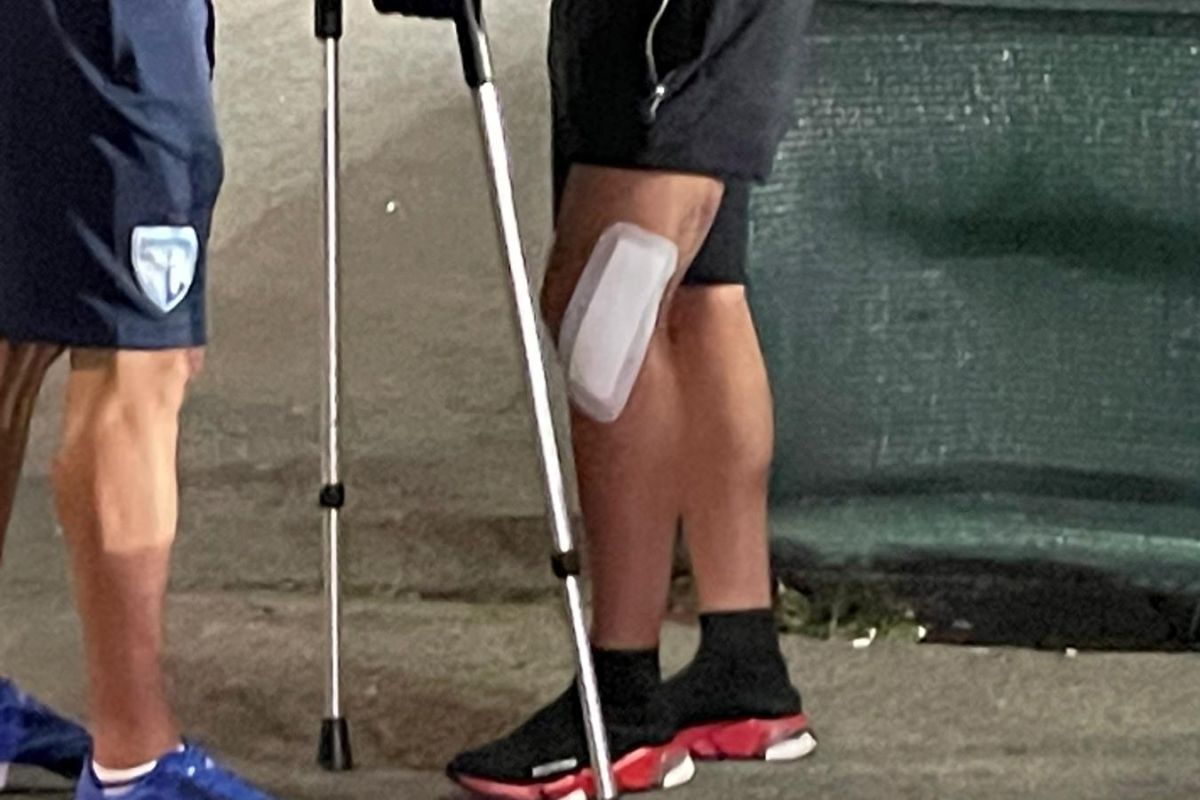 Era printre cei mai în formă jucători din Superligă, dar acum a venit în cârje la stadion: „De unde știți că e gata sezonul pentru mine?”