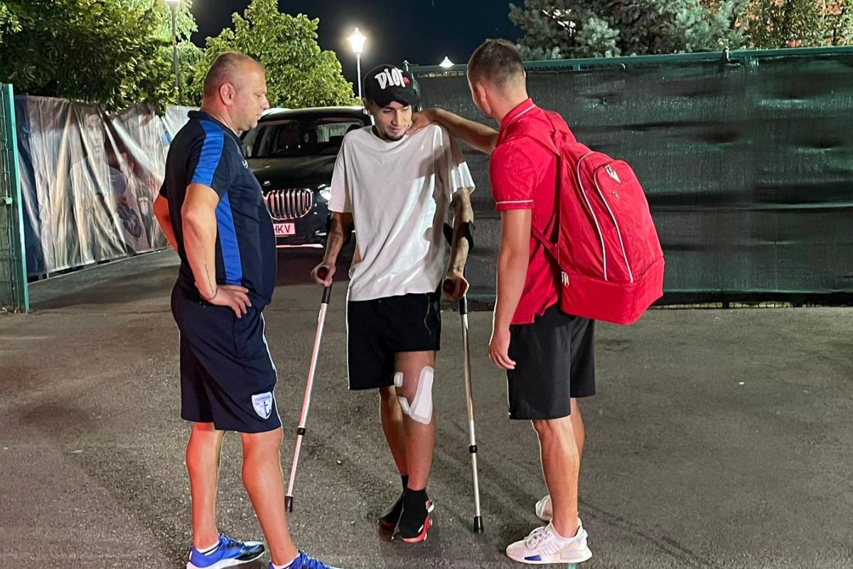 Era printre cei mai în formă jucători din Superligă, dar acum a venit în cârje la stadion: „De unde știți că e gata sezonul pentru mine?”