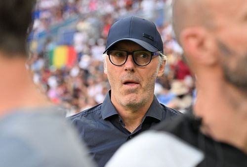 După Lyon - Montpellier 1-4 în runda secundă din Ligue 1, Laurent Blanc, tehnicianul în vârstă de 57 de ani al lui OL, a declarat că schimbarea antrenorului poate fi o rezolvare a crizei prin care trece echipa lui.