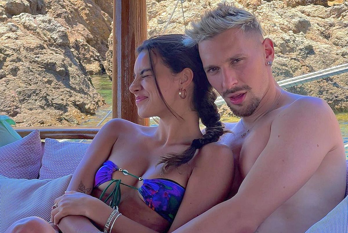 Iubita lui Ionuț Radu face senzație în costum de baie » Frumoasa italiancă l-a cucerit pe portarul român